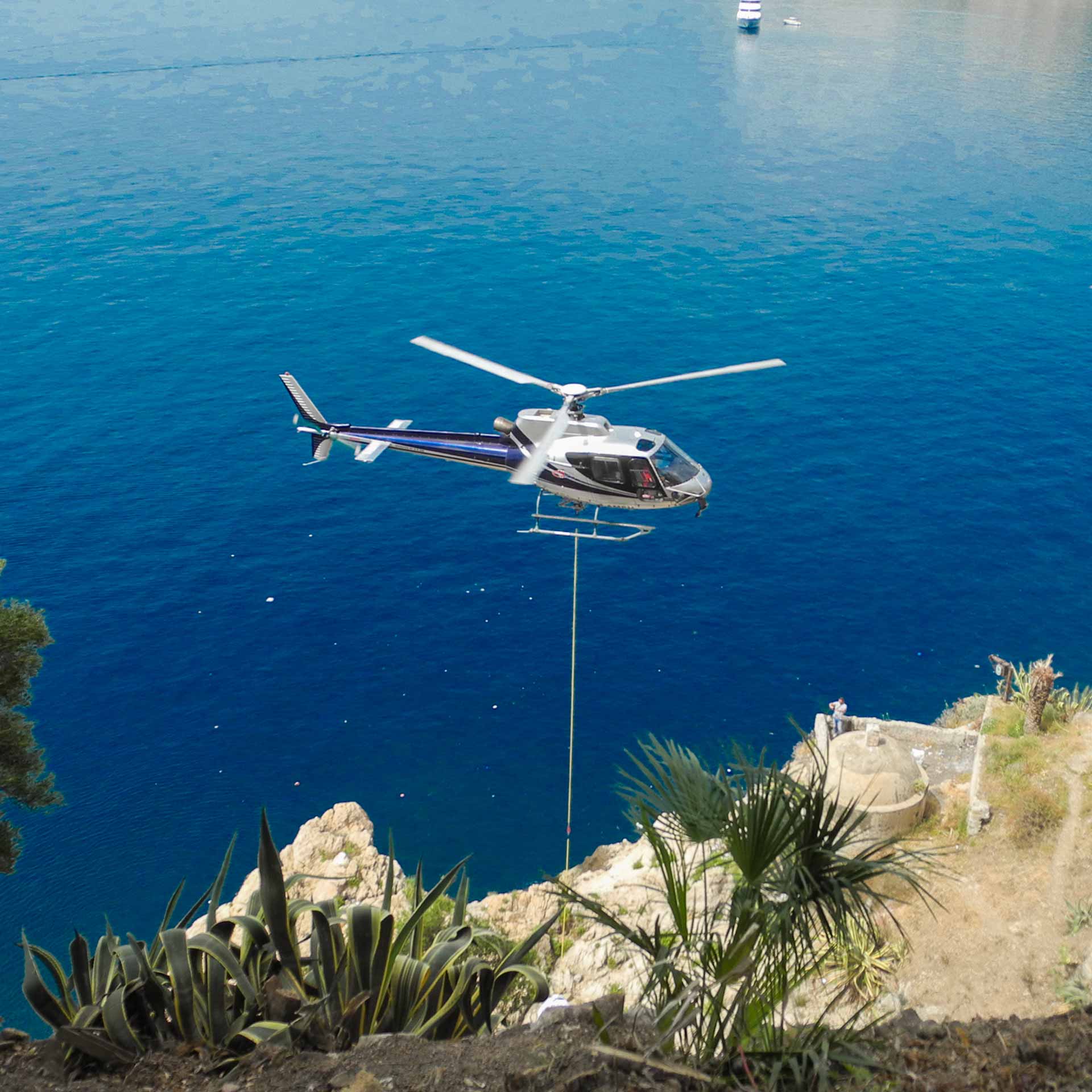 San Leo, Taormina (ME). Approvvigionamento materiali tramite elicottero